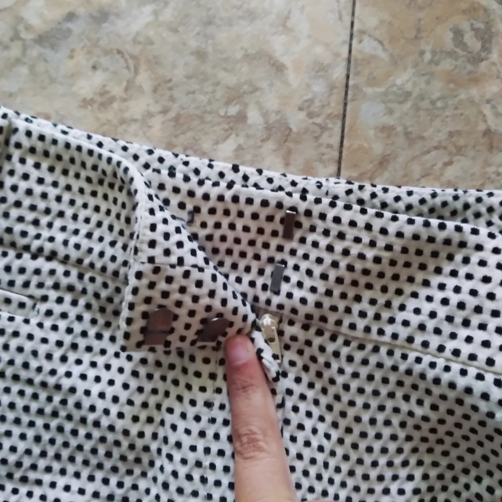 Ann Taylor Loft Textured Dress Shorts, size 12 - Picture 5 of 9